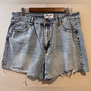 Gogo High Rise Vintage Light Wash Distressed Cut Off Mom Shorts Size 15/32